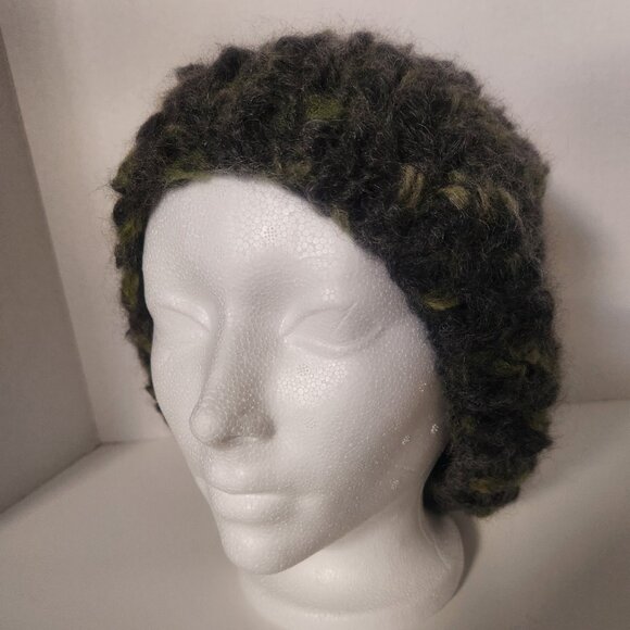 Green Hand Knit Mohair Tuque - Picture 2 of 2